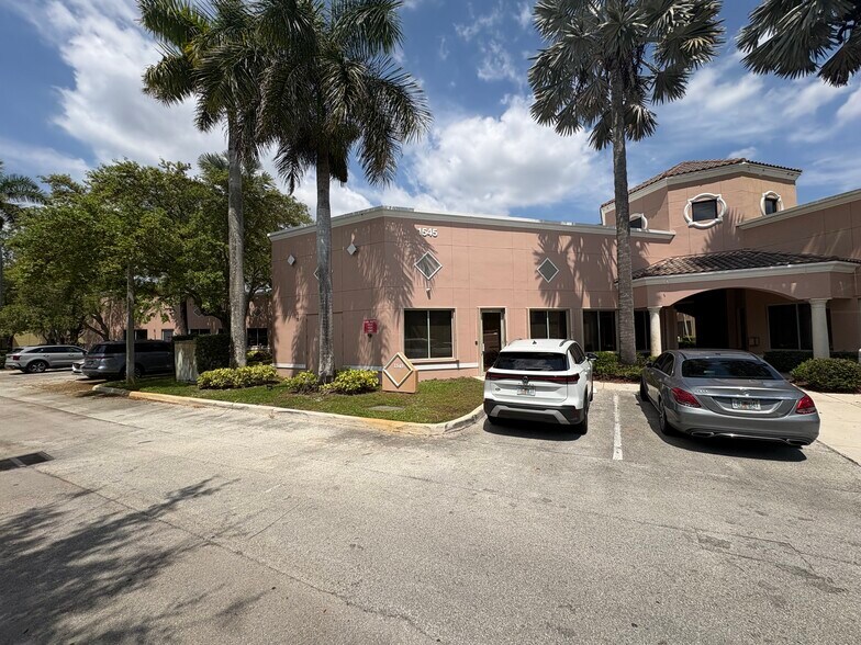 More Photos Of 1545 N Park Dr, Weston Office For Lease