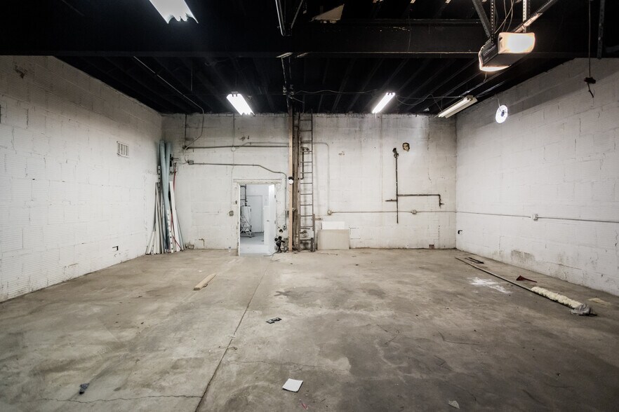 More Photos Of 2321 Caniff St, Hamtramck Storefront For Lease