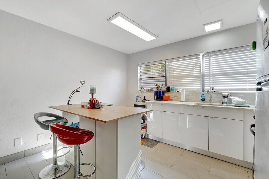 More Photos Of 1723 Liberty St, Hollywood Apartments For Sale