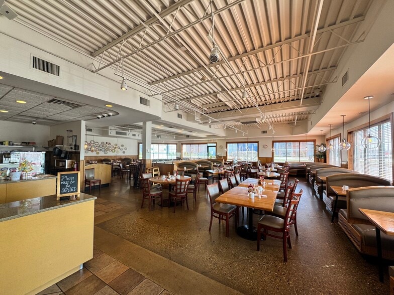 More Photos Of 1144 Devon Ave, Elk Grove Village Freestanding For Sale