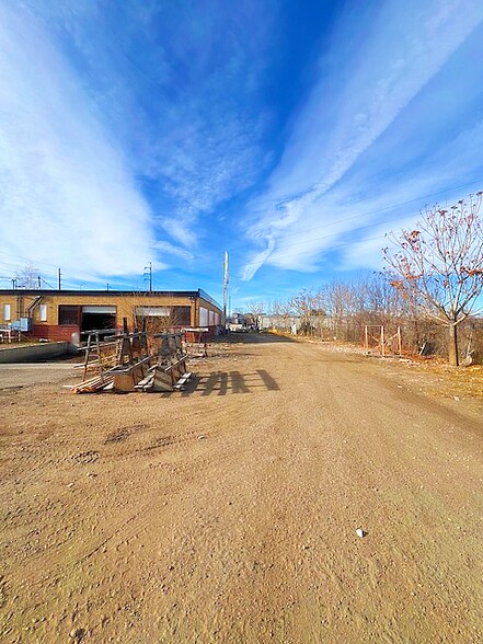 More Photos Of 3505 E 39th Ave, Denver Manufacturing For Lease