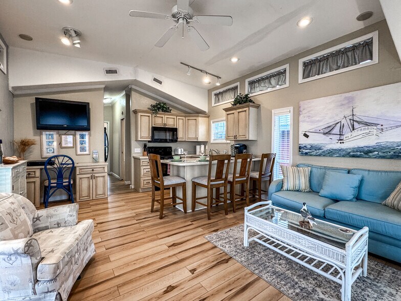 More Photos Of 309 Water St, Apalachicola Marina For Sale