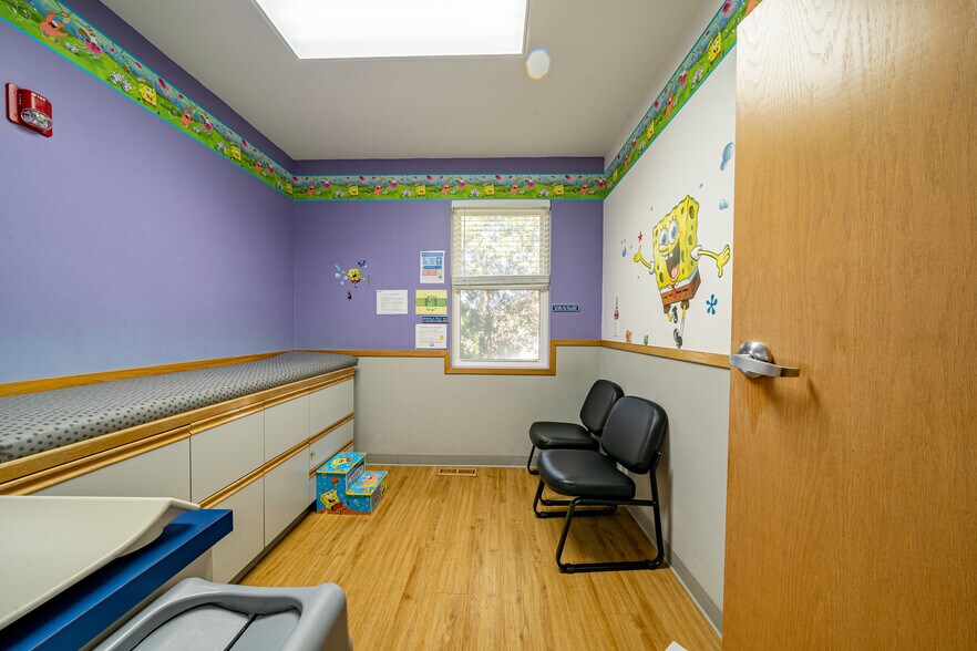 More Photos Of 353 Island Cottage Rd, Rochester Medical For Sale