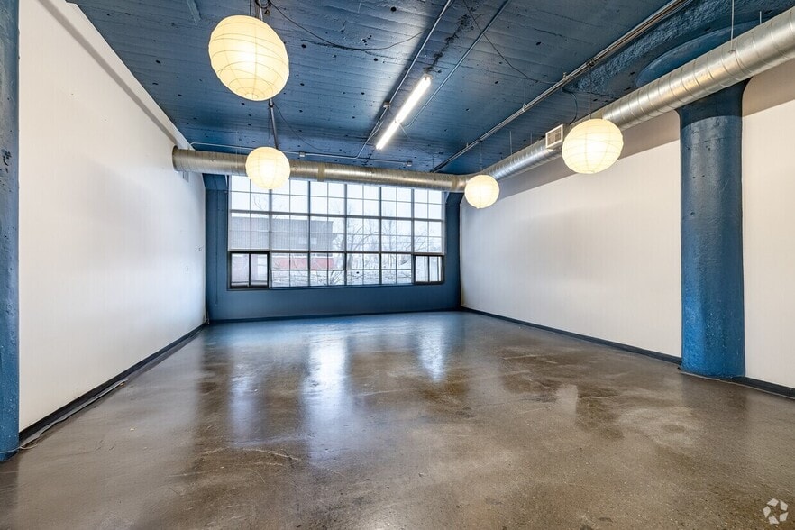 More Photos Of 2030-2050 Boul Pie IX, Montréal Loft Creative Space For Lease