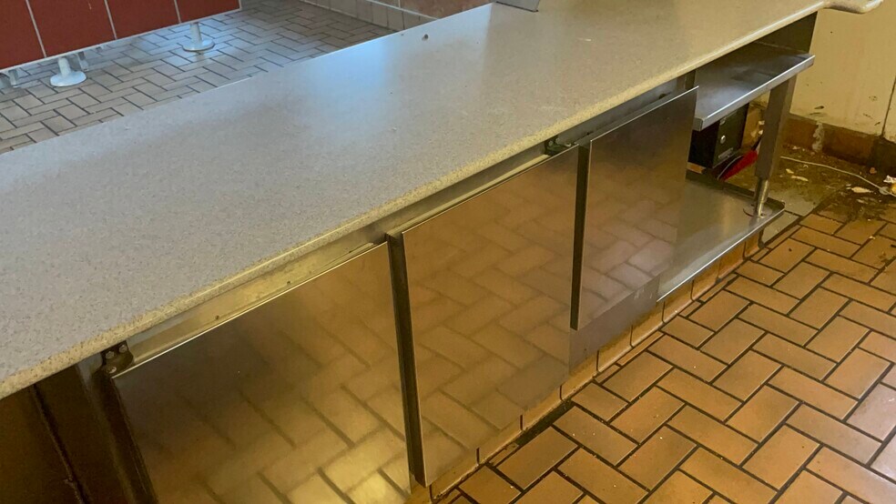 More Photos Of 17431 Dix Rd, Melvindale Fast Food For Lease