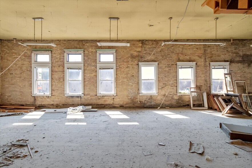 More Photos Of 225 E Superior St, Alma Office For Sale