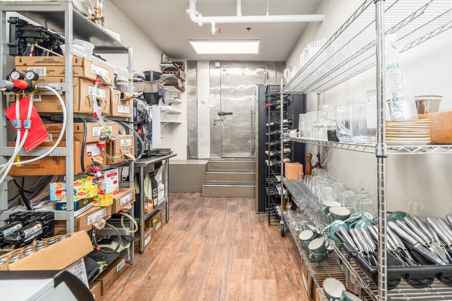 More Photos Of 738 E Main St, Belhaven Hotel For Sale