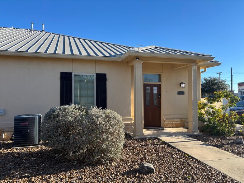 More Photos Of 1067 Fm 306, New Braunfels Medical For Lease