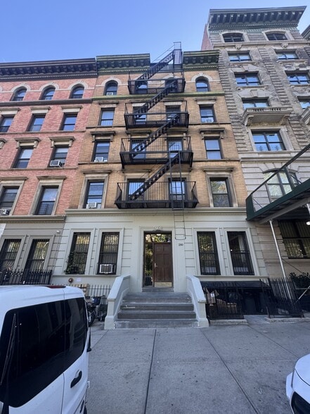 More Photos Of 280 Manhattan Ave, New York Apartments For Sale