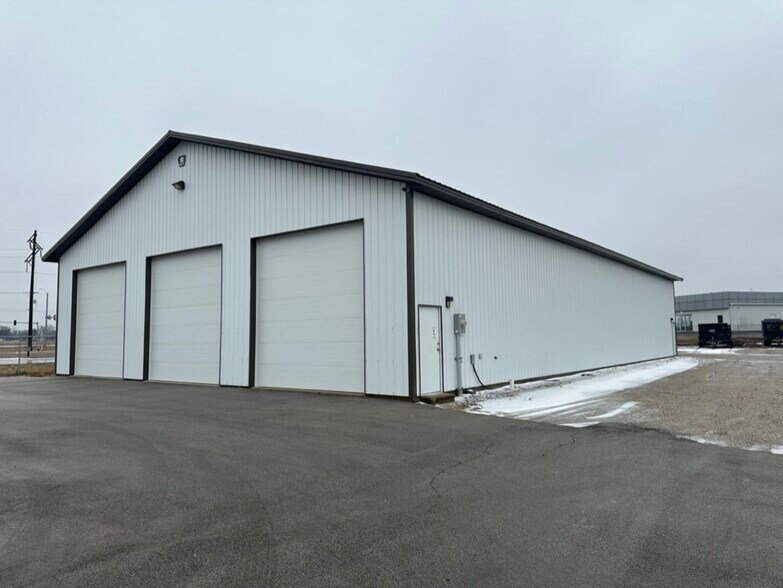 More Photos Of 3906 Hospitality Ln, Decatur Self Storage For Lease