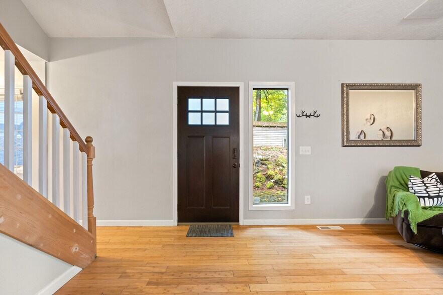 More Photos Of 1824 SW Greenway Cir, West Linn Specialty For Sale