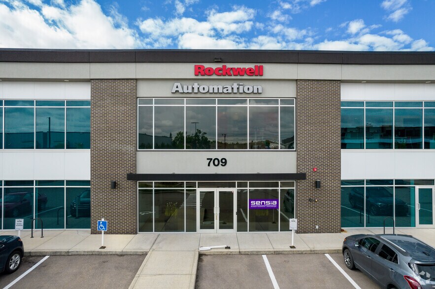 More Photos Of 709 64 Av SE, Calgary Office For Lease