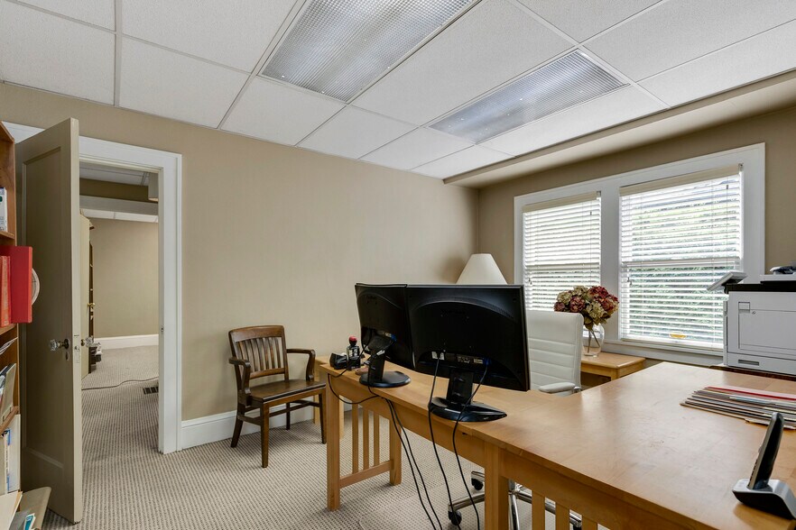 More Photos Of 1742 NE 43rd Ave, Portland Office Residential For Sale