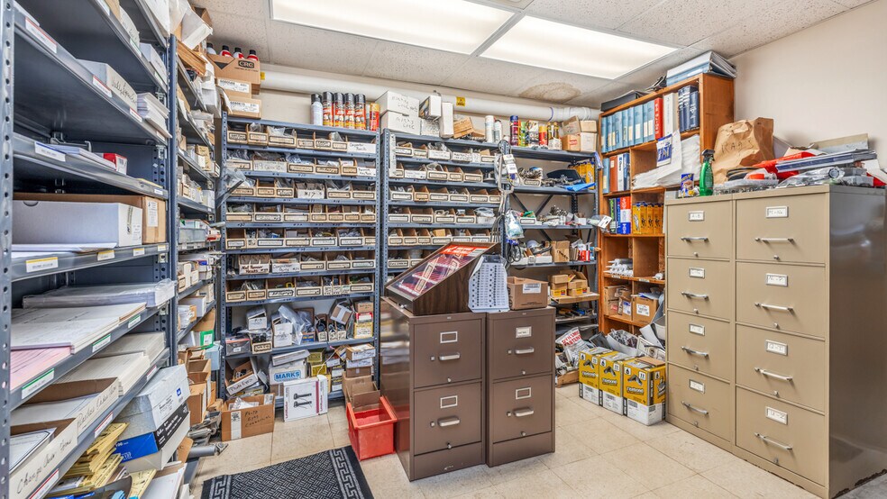 More Photos Of 1333 Jackson St, Iron Mountain Industrial For Sale