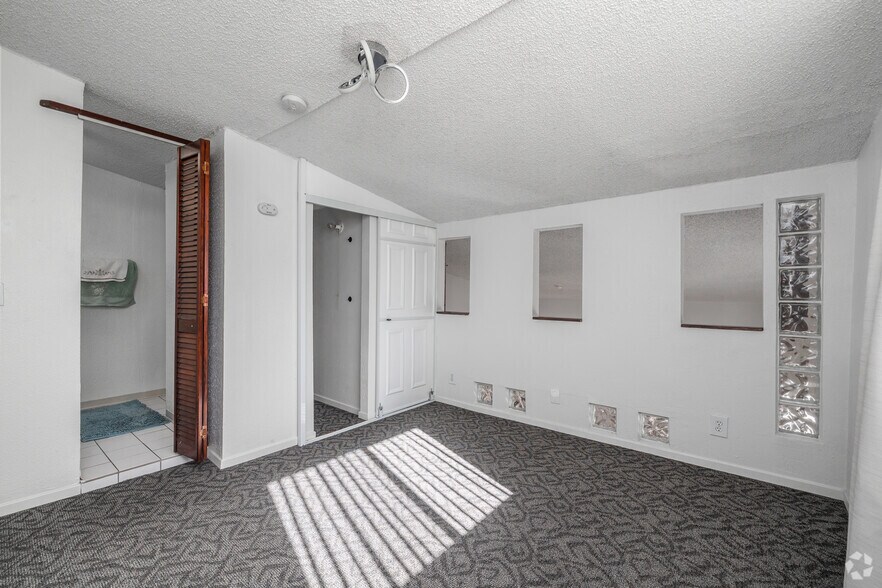 More Photos Of 1943 Vista Del Mar Ave, Los Angeles Apartments For Sale