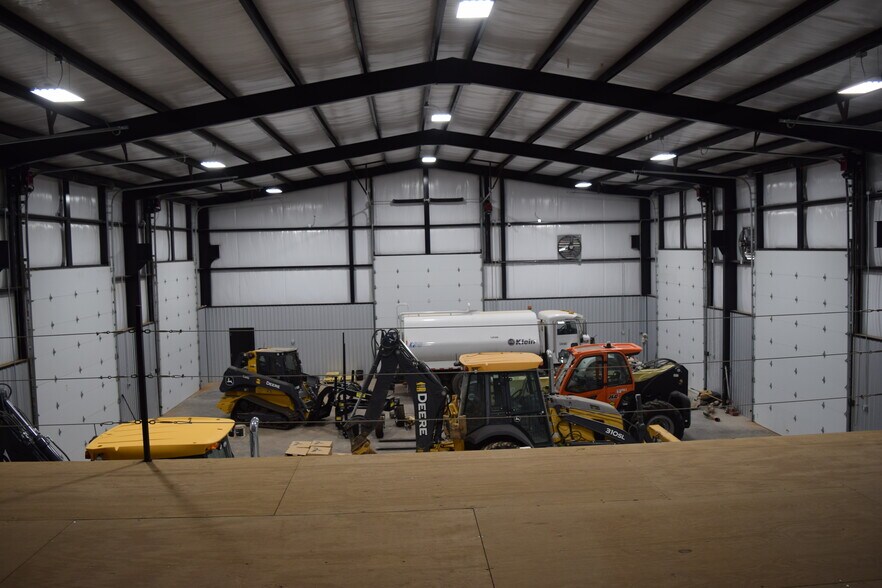 More Photos Of 6306 County 122 Rd, Midland Distribution For Lease