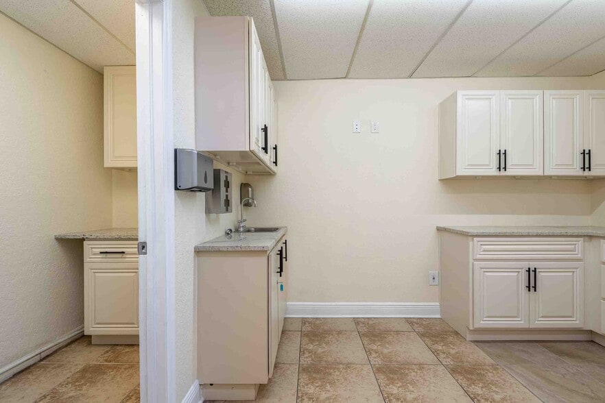 More Photos Of 4109 Armenia Ave, Tampa Medical For Sale