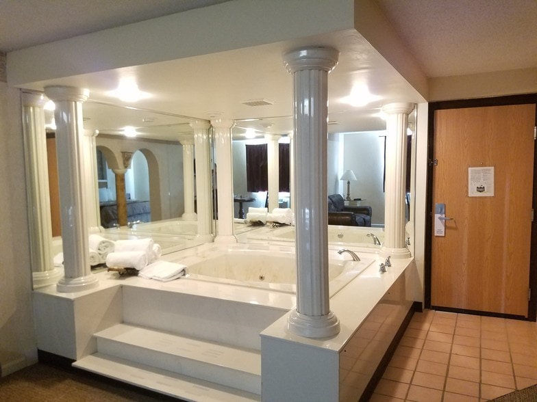 More Photos Of 1211 N 47th St, Grand Forks Hotel For Sale