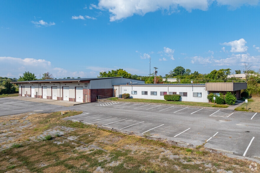 Primary Photo Of 1330 Gateway Dr, Gallatin Truck Terminal For Lease