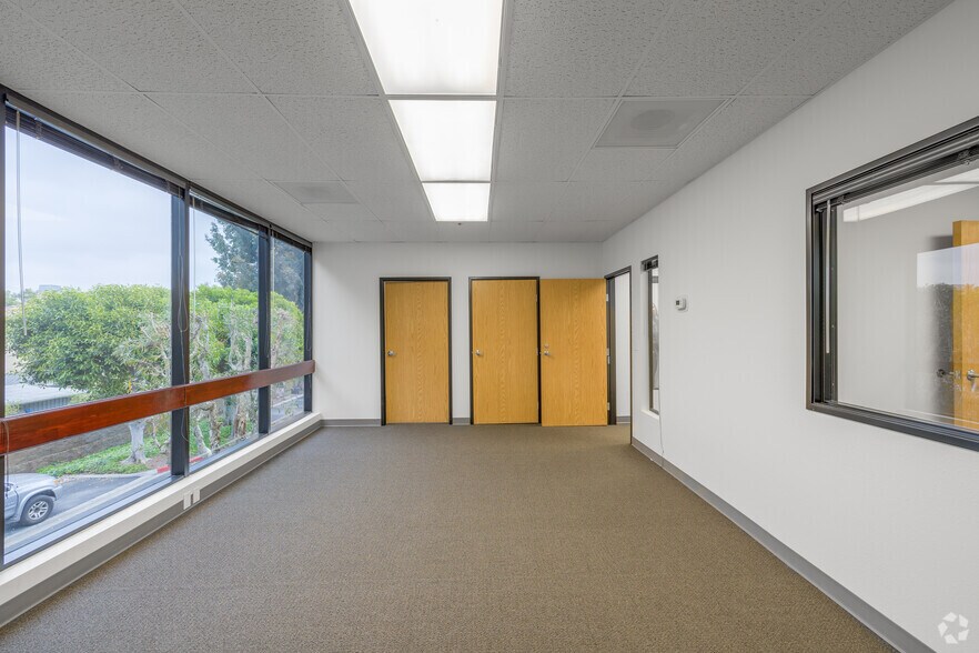 More Photos Of 350 S Crenshaw Blvd, Torrance Unknown For Lease
