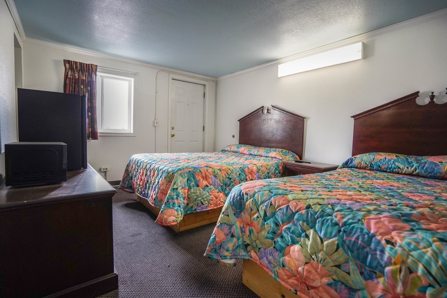 More Photos Of 1408 E Wise St, Bowie Hotel For Sale