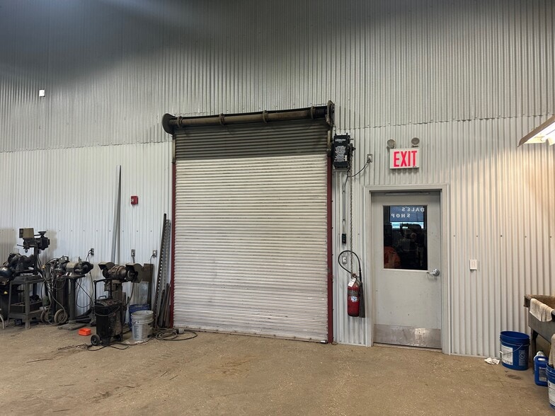 More Photos Of 1815 Morrissey Dr, Bloomington Warehouse For Sale