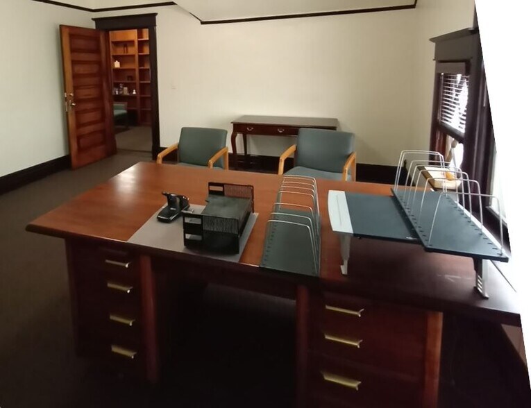 More Photos Of 36 Stewart St, Reno Office For Lease