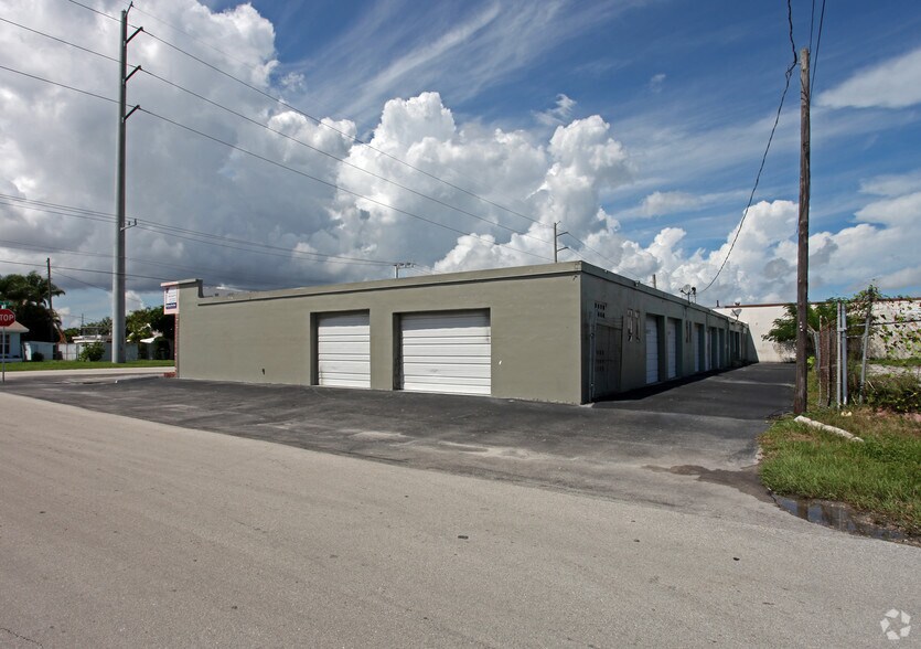 More Photos Of 4310-4326 NE 5th Ave, Oakland Park Warehouse For Lease