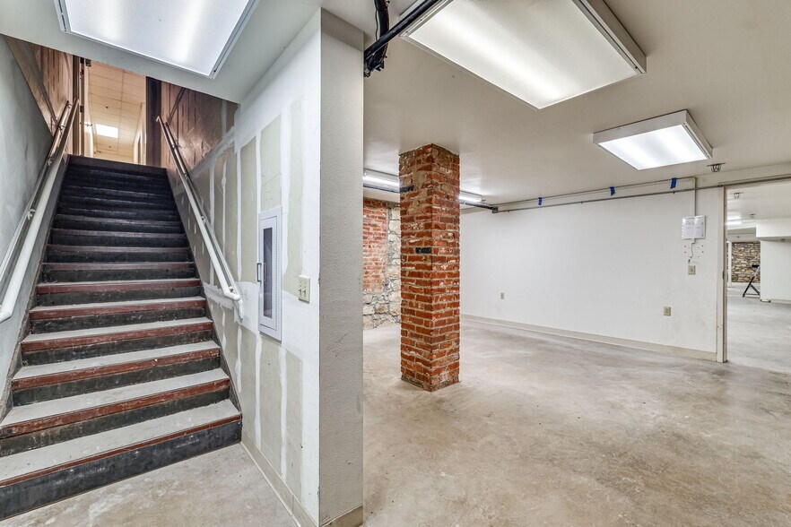 More Photos Of 29 S Chadbourne St, San Angelo Drugstore For Sale