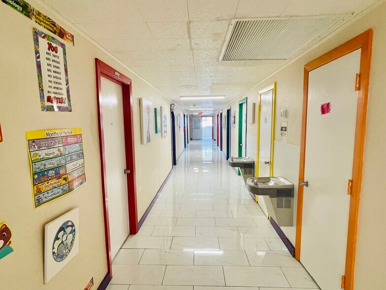 More Photos Of 7338 McHenry St, Houston Storefront Retail Office For Sale