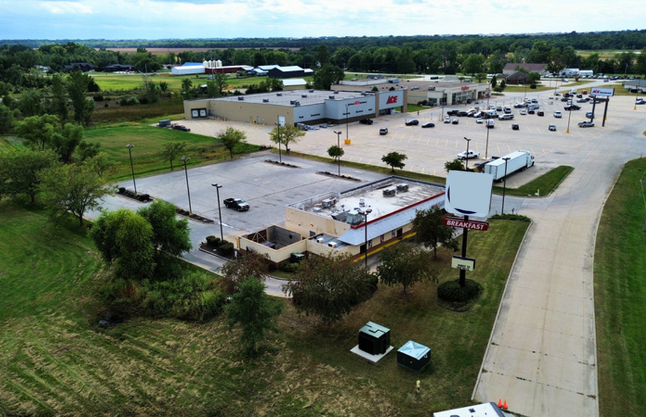 More Photos Of 1319 141st St, Perry Fast Food For Sale