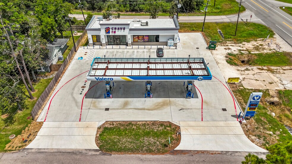 Primary Photo Of 7434 TX-35, Alvin General Retail For Sale