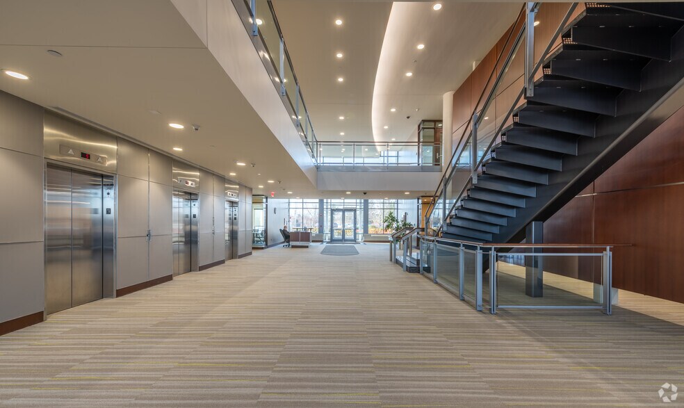 More Photos Of 101 Edgewater Dr, Wakefield Unknown For Lease