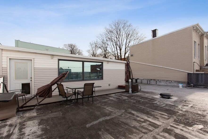 More Photos Of 910 Grand Ave, North Bergen Warehouse For Lease