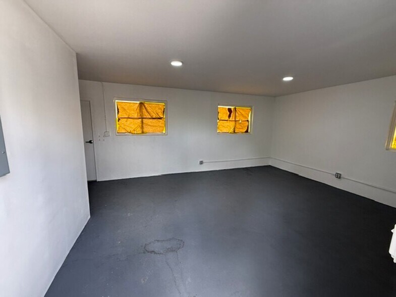 More Photos Of 14041 NW 20th Ave, Opa-locka Warehouse For Sale