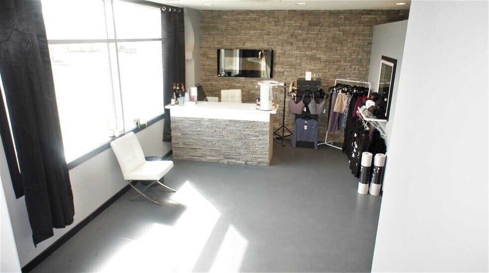 More Photos Of 134 Pembina Rd, Sherwood Park Flex For Sale