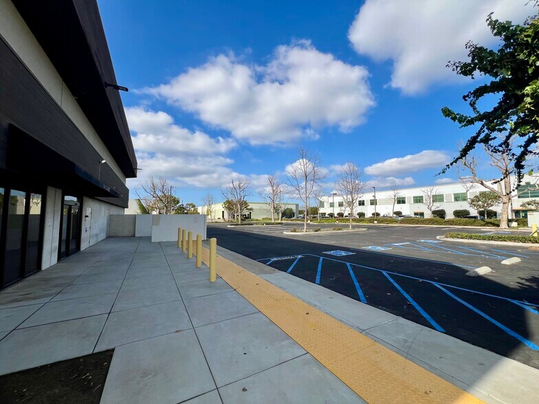 More Photos Of 1690 Universe Cir, Oxnard Medical For Lease