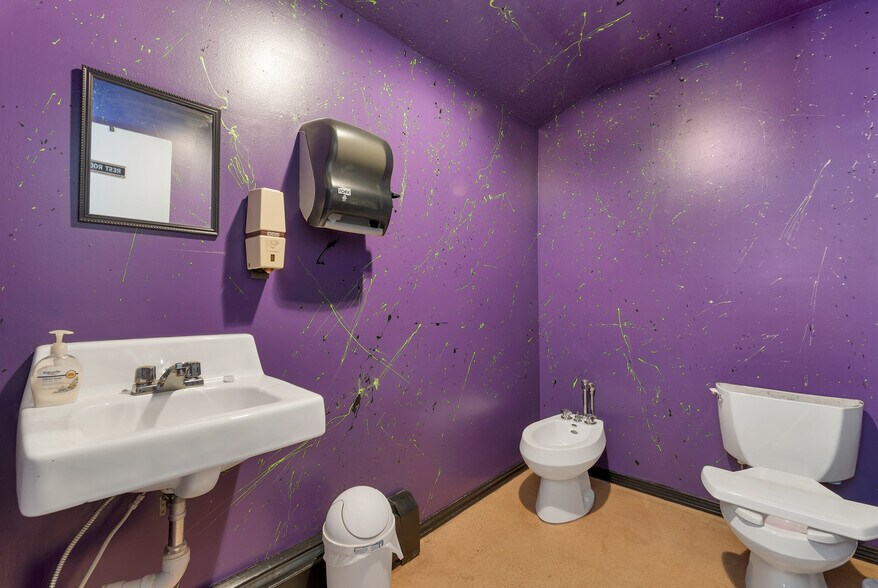 More Photos Of 55 Maynesboro St, Berlin Industrial For Sale