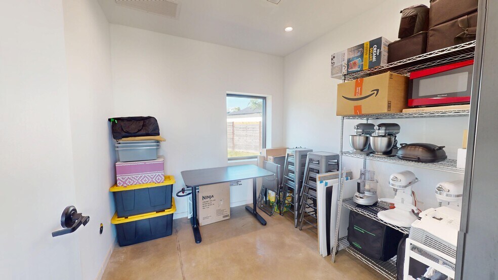 More Photos Of 1152 Webberville Rd, Austin Storefront Retail Office For Lease