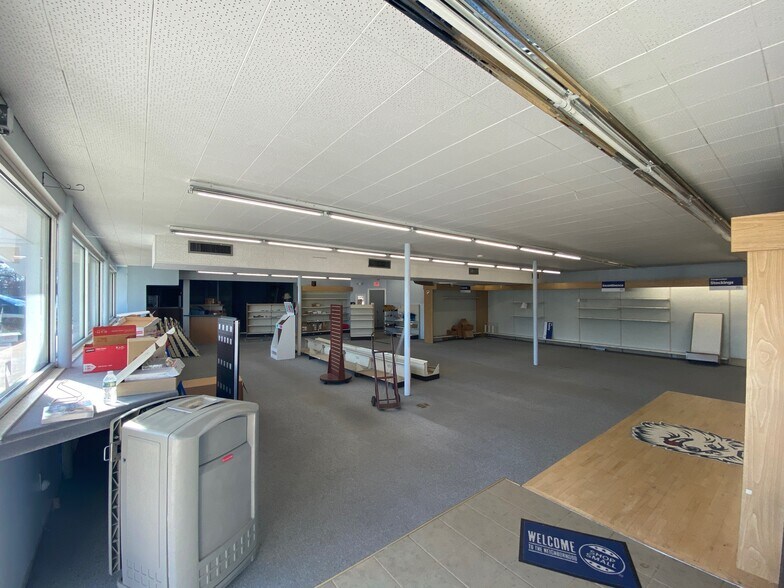 More Photos Of 9 Hartford Ave, Granby Storefront Retail Office For Lease
