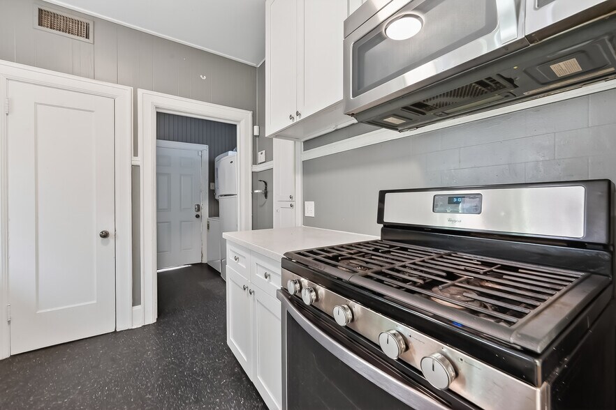 More Photos Of 3410 Austin St, Houston Office Residential For Lease