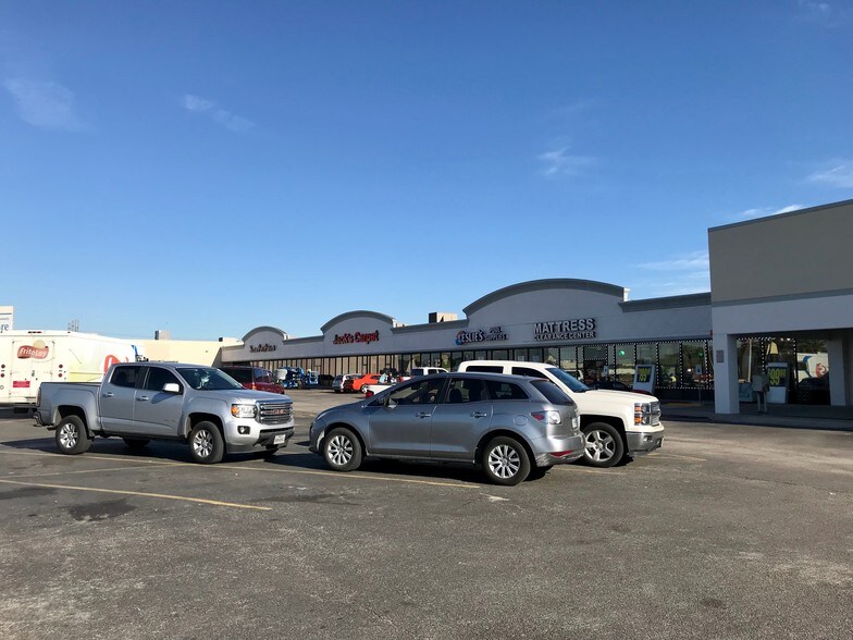 More Photos Of 1015-1211 W NASA Rd 1, Webster Unknown For Lease