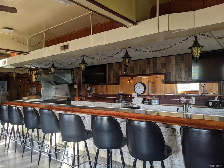 More Photos Of 6908 Buffalo Ave, Niagara Falls Hotel For Lease