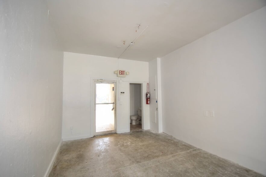 More Photos Of 831-845 N Federal Hwy, Fort Lauderdale Storefront For Lease