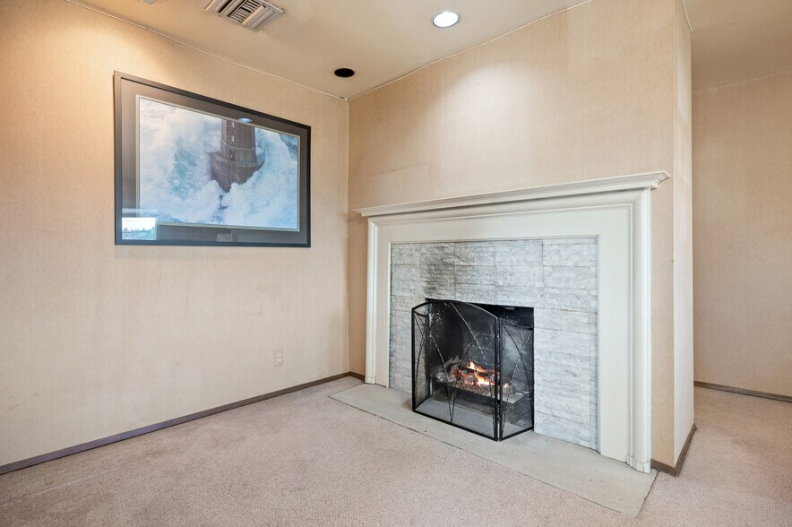 More Photos Of 207 Edgar St, Seattle Office For Sale