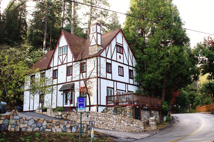 More Photos Of 800 Arrowhead Villa Rd, Lake Arrowhead Lodge Meeting Hall For Sale
