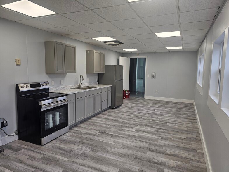 More Photos Of 3111 Hanover Rd, Johnson City Light Manufacturing For Lease