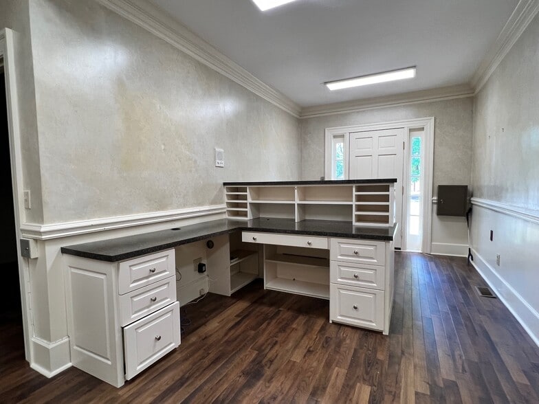 More Photos Of 1407 Calhoun St, Columbia Office For Lease