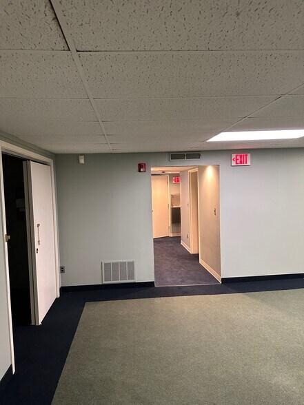 More Photos Of 148-152 Great Rd, Stow Unknown For Lease