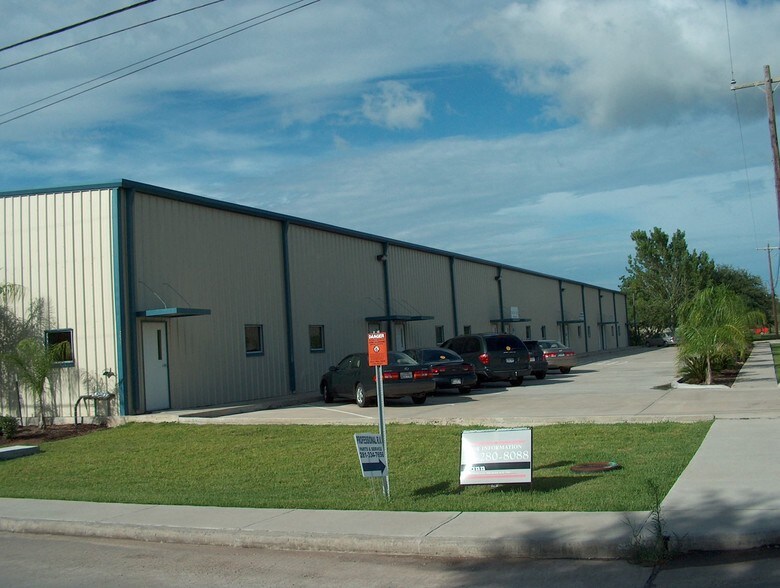 More Photos Of 2031 Anders Ln, Kemah Light Distribution For Lease